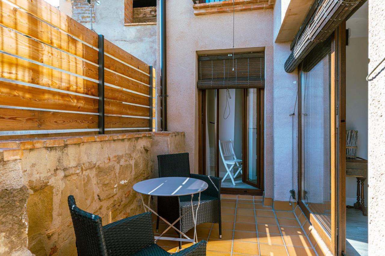 Apartamentos Vino Tinto Y Restaurante Tomate Rosa Adahuesca Ngoại thất bức ảnh
