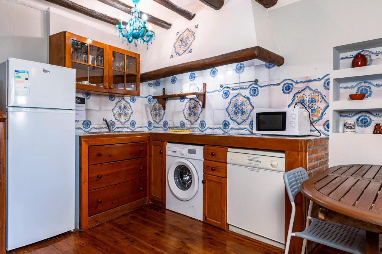 Apartamentos Vino Tinto Y Restaurante Tomate Rosa Adahuesca Ngoại thất bức ảnh