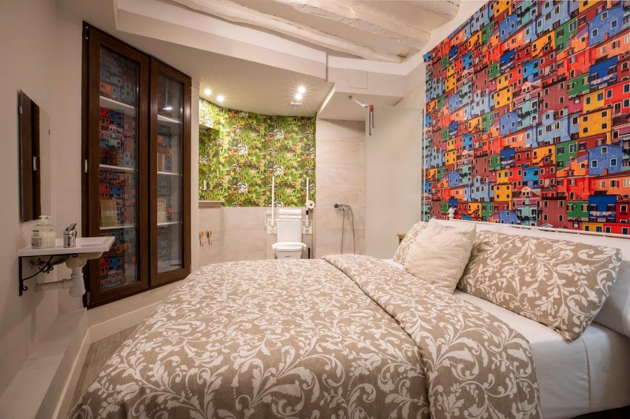Apartamentos Vino Tinto Y Restaurante Tomate Rosa Adahuesca Ngoại thất bức ảnh