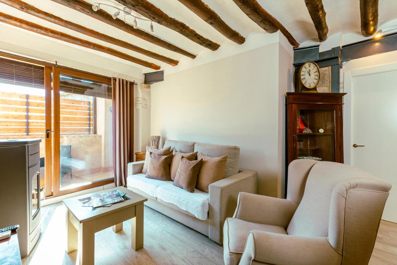 Apartamentos Vino Tinto Y Restaurante Tomate Rosa Adahuesca Ngoại thất bức ảnh