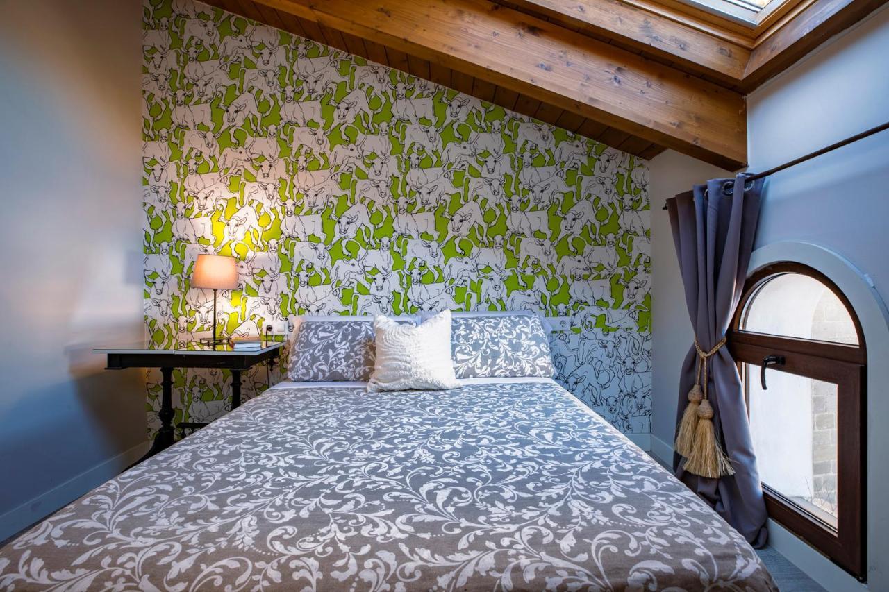 Apartamentos Vino Tinto Y Restaurante Tomate Rosa Adahuesca Ngoại thất bức ảnh
