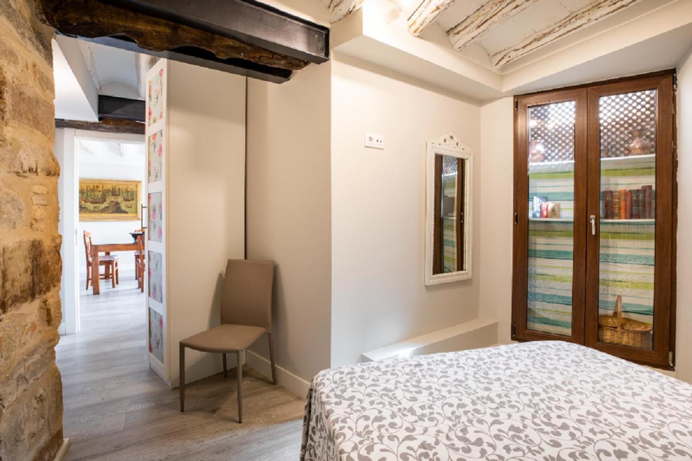Apartamentos Vino Tinto Y Restaurante Tomate Rosa Adahuesca Ngoại thất bức ảnh