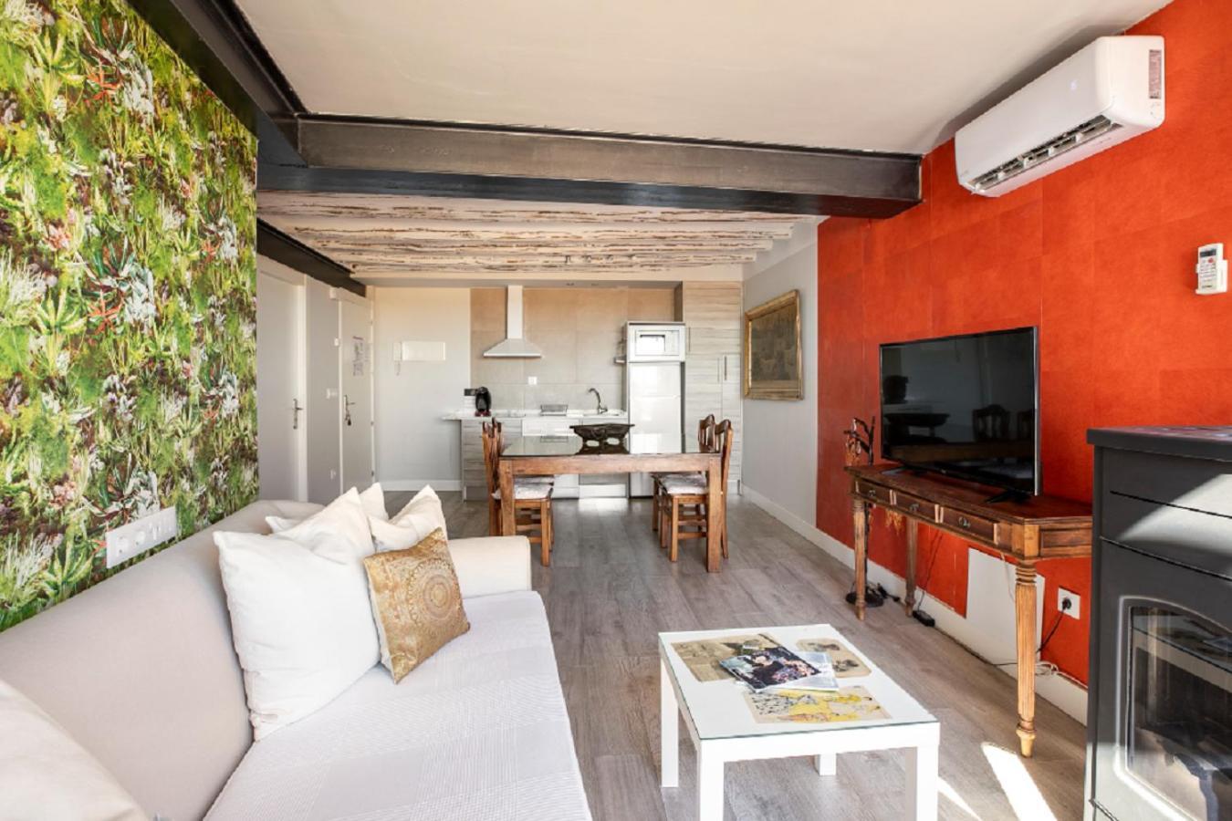 Apartamentos Vino Tinto Y Restaurante Tomate Rosa Adahuesca Ngoại thất bức ảnh