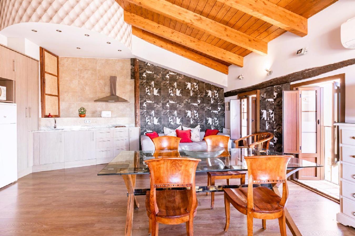Apartamentos Vino Tinto Y Restaurante Tomate Rosa Adahuesca Ngoại thất bức ảnh