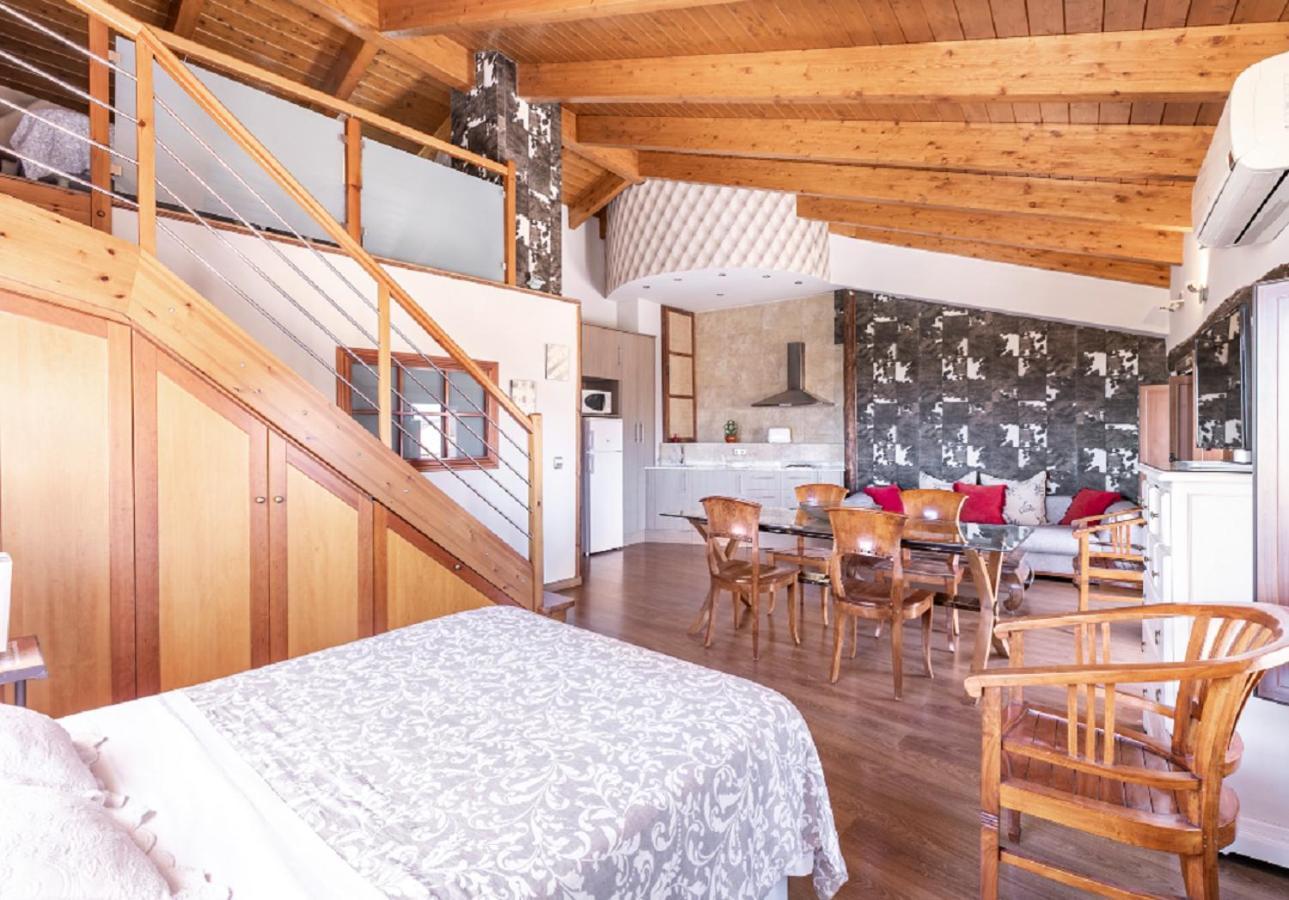 Apartamentos Vino Tinto Y Restaurante Tomate Rosa Adahuesca Ngoại thất bức ảnh
