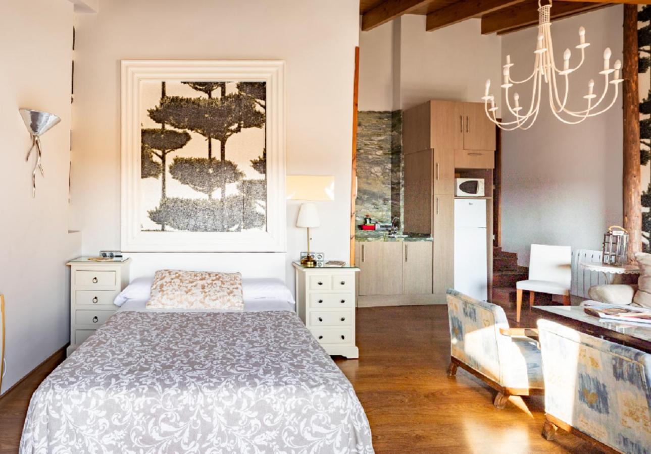 Apartamentos Vino Tinto Y Restaurante Tomate Rosa Adahuesca Ngoại thất bức ảnh