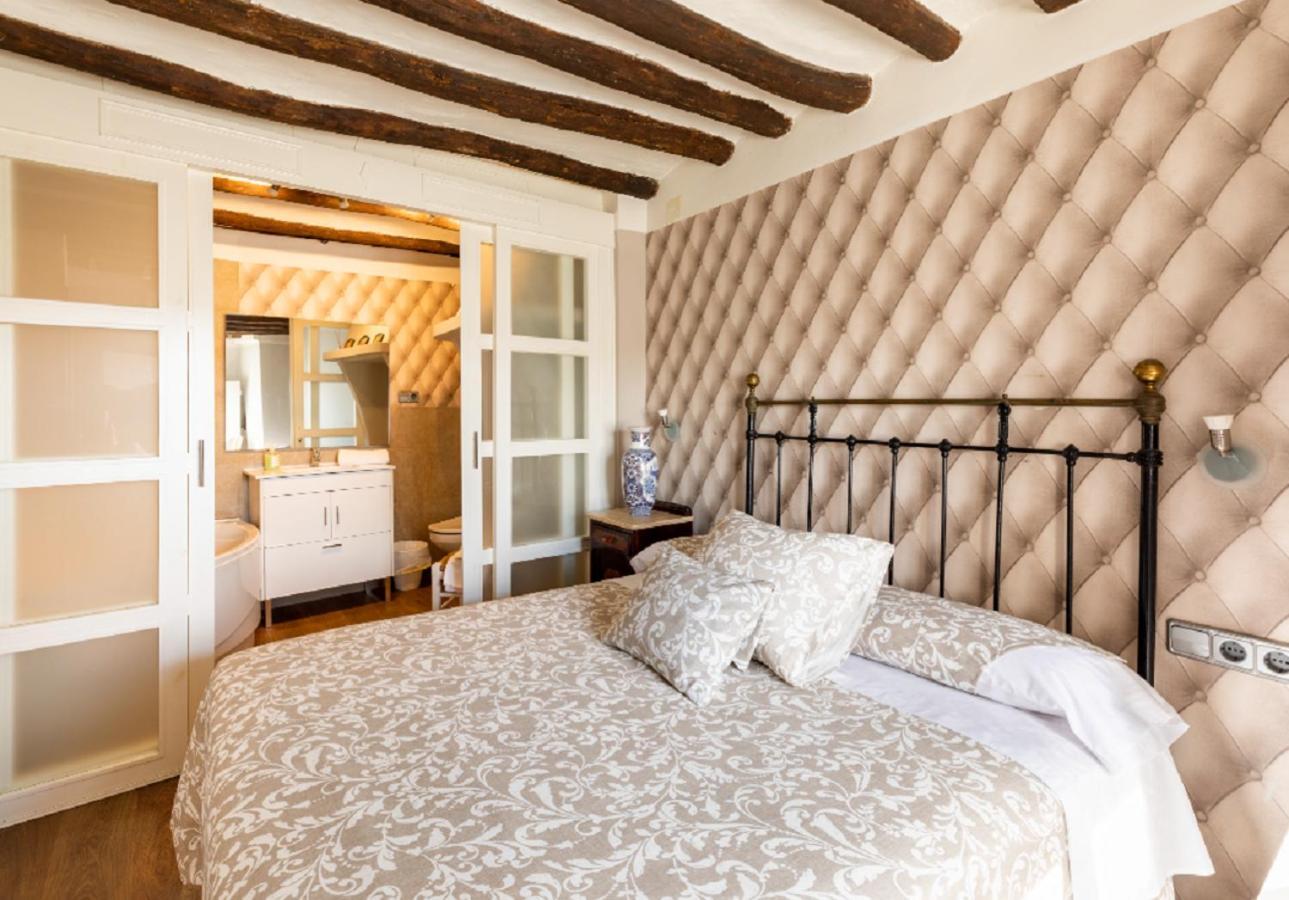 Apartamentos Vino Tinto Y Restaurante Tomate Rosa Adahuesca Ngoại thất bức ảnh