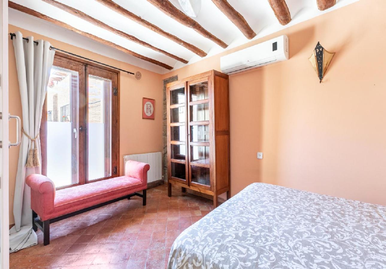 Apartamentos Vino Tinto Y Restaurante Tomate Rosa Adahuesca Ngoại thất bức ảnh