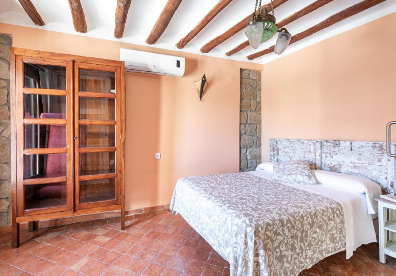 Apartamentos Vino Tinto Y Restaurante Tomate Rosa Adahuesca Ngoại thất bức ảnh