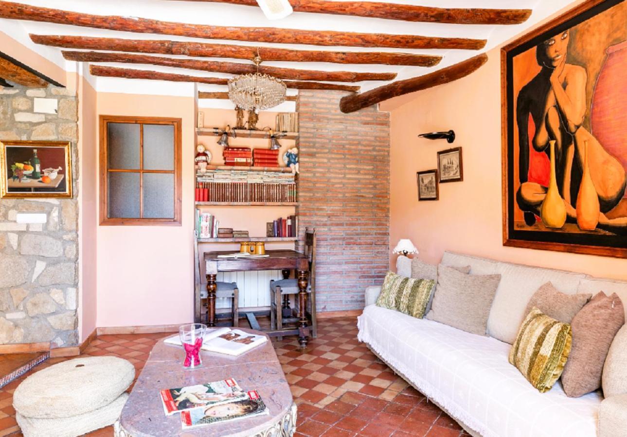 Apartamentos Vino Tinto Y Restaurante Tomate Rosa Adahuesca Ngoại thất bức ảnh