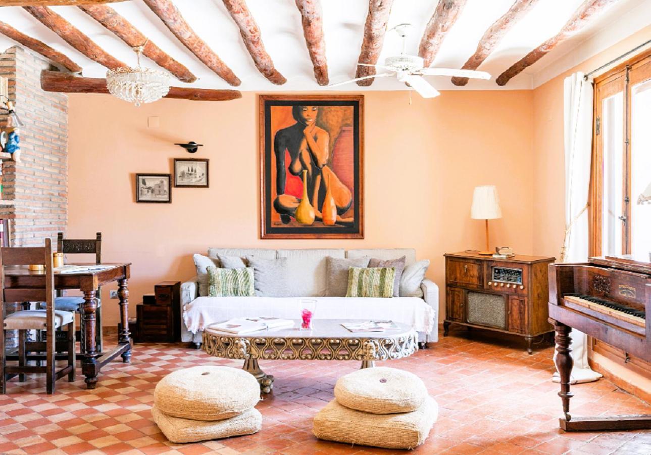 Apartamentos Vino Tinto Y Restaurante Tomate Rosa Adahuesca Ngoại thất bức ảnh